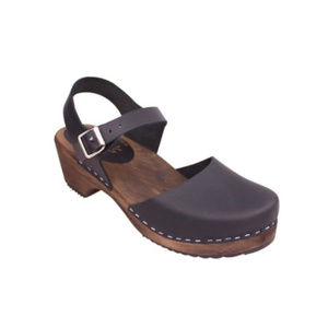 Lotta Low Wood in Black on Brown 8